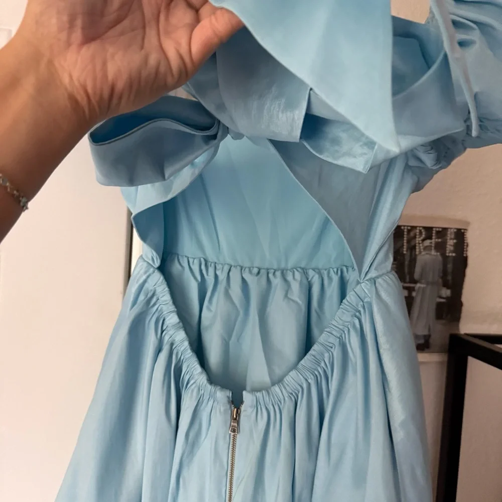 ALICE + OLIVIA baby blue babydoll puff short sleeve tie back‎ square neck mini